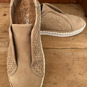 JSlide Split Vamp Slip On Sneaker